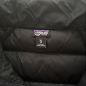 Patagonia radalie long puffer in black worn once